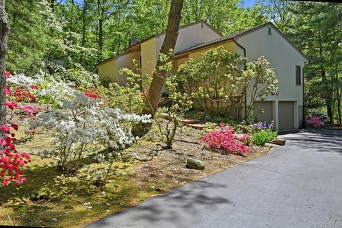 40 Laurel Hill Rd, Centerport, NY, 11721-1719 | Card Image