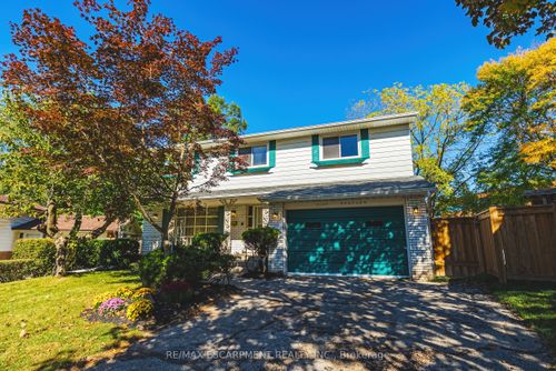 2429 Redfern Rd, Burlington, ON, L7R1Y1 | Card Image