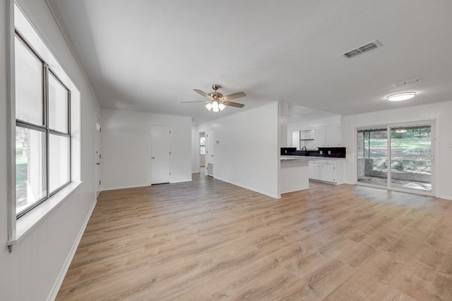 1207 E Neches St, Home with 2 bedrooms, 1 bathrooms and 1 parking in Palestine TX | Image 5