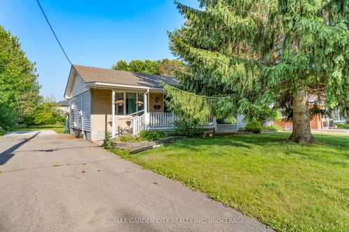 304 1st Ave, Welland, ON, L3C1Y8 | Card Image
