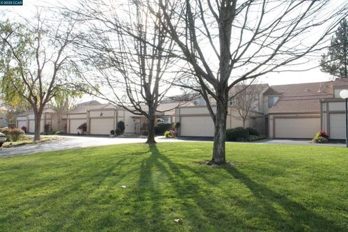 209 Valley Oak Plz, Martinez, CA, 94553-6119 | Card Image