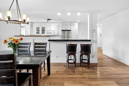 3990 Bow Rd, Saanich, BC, V8N3B1 | Card Image