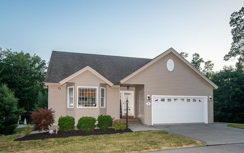 3 Oakhill Dr, Newton, NH, 03858-4401 | Card Image