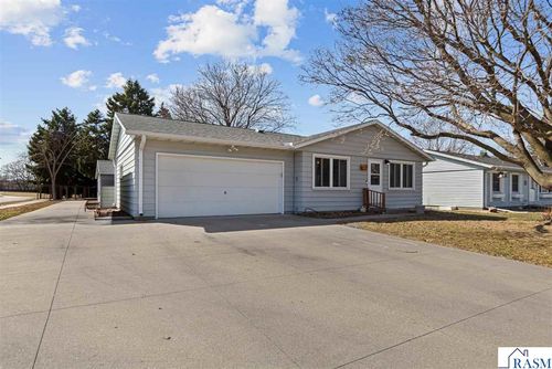 3 Devonshire Pl, Mankato, MN, 56001-4908 | Card Image