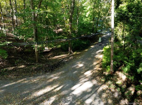 18 Valley Cir, Miller Place, NY, 11764-1836 | Card Image