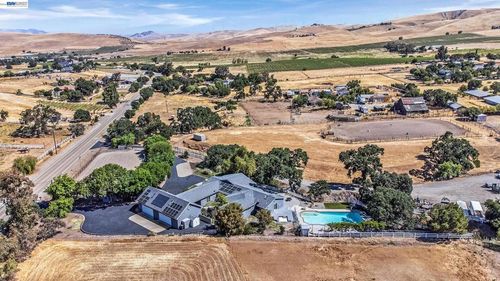 10040 Tesla Rd, Livermore, CA, 94550-9749 | Card Image