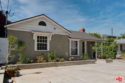 10829 Kling St, Toluca Lake, CA, 91602 | Card Image