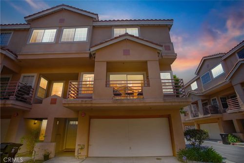 13983 Lemoli Ave, Hawthorne, CA, 90250-8851 | Card Image