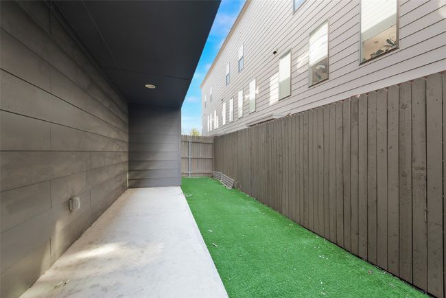 Downstairs yard with turf | Image 20
