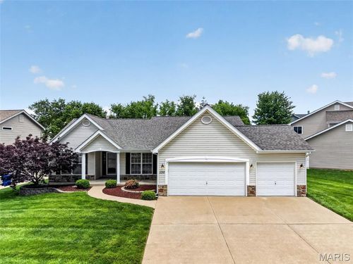 130 Barrington Lake Dr, Dardenne Prairie, MO, 63368-7288 | Card Image