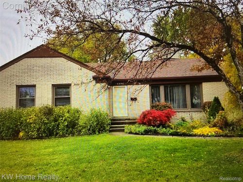 18550 Beechwood St, Roseville, MI, 48066-2957 | Card Image