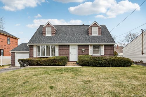 132 Albertson Pkwy, Albertson, NY, 11507-1204 | Card Image