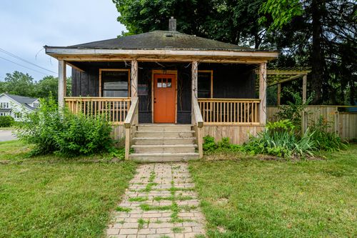 112 W Saint Joseph St, Coloma, MI, 49038-9794 | Card Image