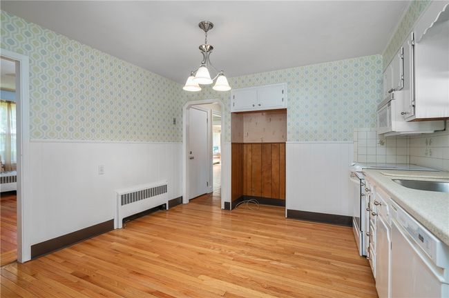 30 Winthrop St, House other with 3 bedrooms, 1 bathrooms and 3 parking in Riverside RI | Image 4