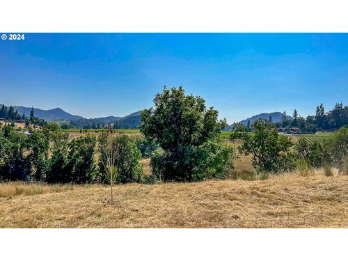 2700 Nw Brockway Rd, Winston, OR, 97496 | Card Image