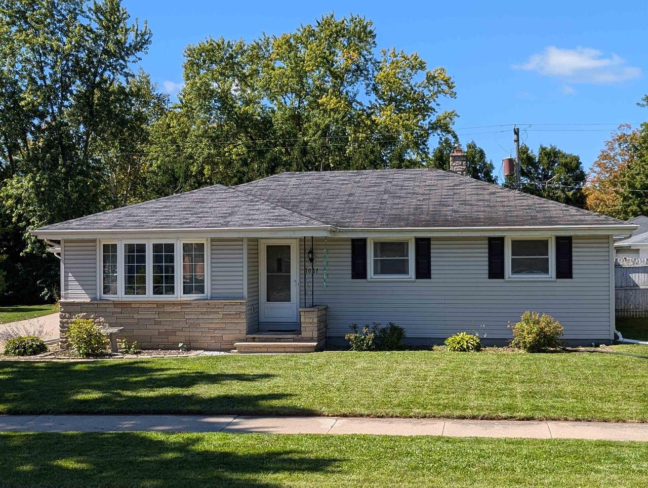 Meadow Ln, Neenah, WI 54956