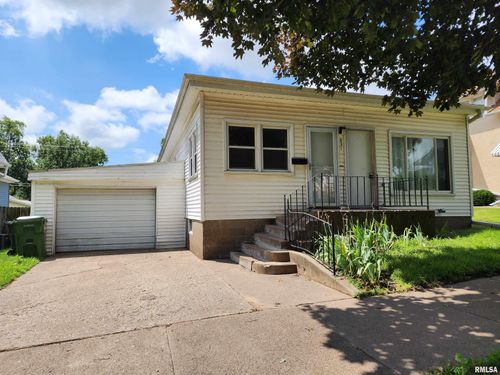 831 13th Ave S, Clinton, IA, 52732-6309 | Card Image