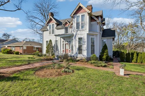 2500 Woodlawn Dr, Nashville, TN, 37212-5220 | Card Image