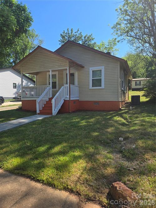 207 S Caldwell Ave, Newton, NC, 28658-2421 | Card Image