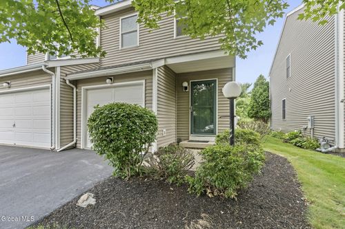 147 Harvard Rd, Watervliet, NY, 12189-1212 | Card Image