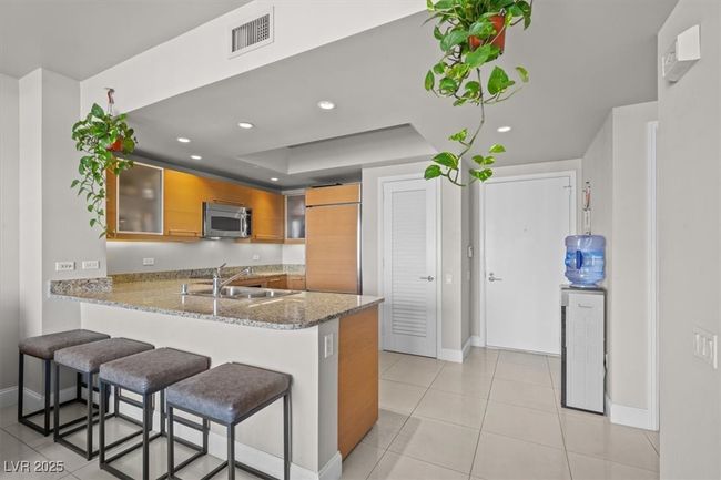 UNIT-3005 - 222 Karen Ave, Home with 1 bedrooms, 2 bathrooms and 1 parking in Las Vegas NV | Image 11