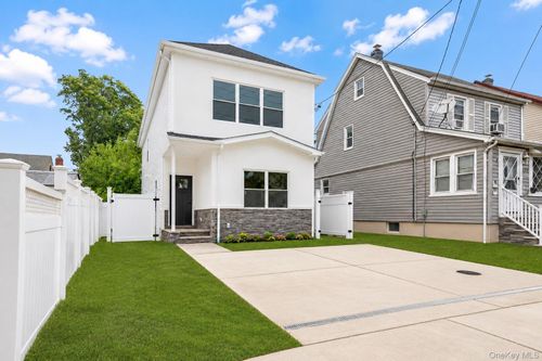 249 Bedford Avenue, North Hempstead, NY, 11040 | Card Image