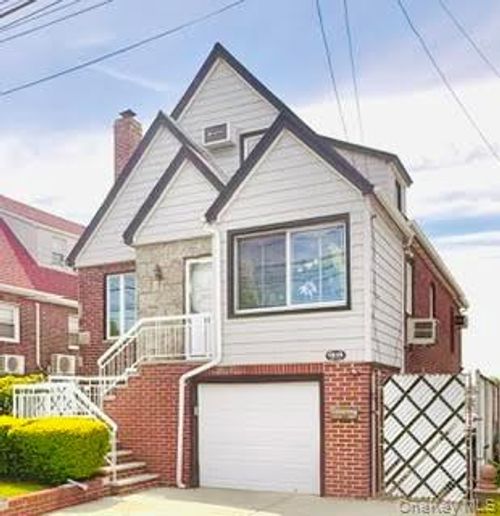 9404 157th Ave, Howard Beach, NY, 11414-2836 | Card Image