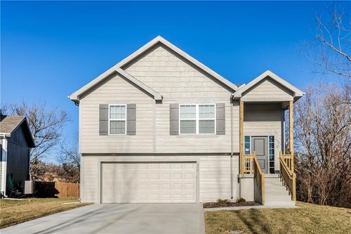 235 Jenny Ln, Raymore, MO, 64083-7825 | Card Image