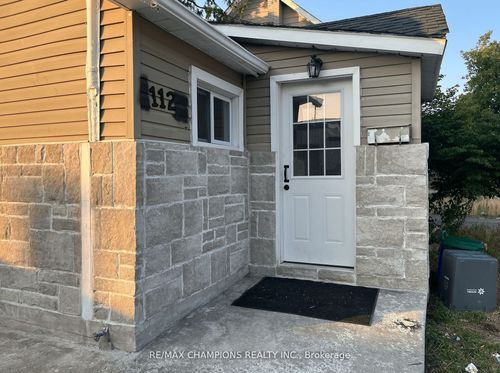 112 John St, Barrie, ON, L4N2K8 | Card Image