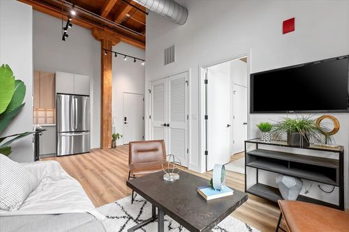apt-209-153 W Ohio St, Chicago, IL, 60654-4785 | Card Image