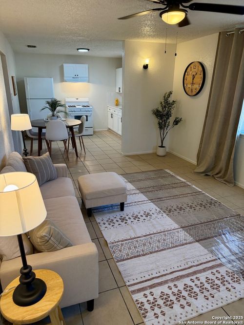 152-144 W Villaret Blvd, San Antonio, TX, 78221-3944 | Card Image