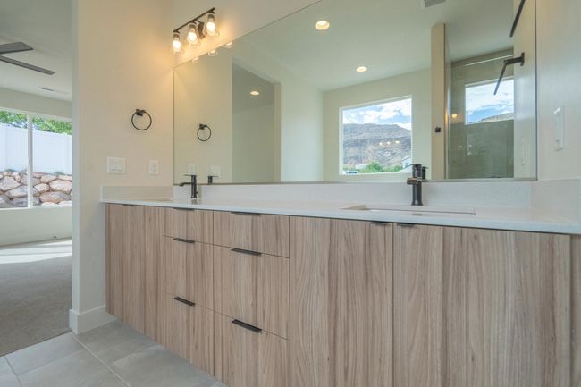 Primary Bathroom | Image 23