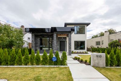 910 Dublin St, House other with 7 bedrooms, 7 bathrooms and 4 parking in New Westminster BC | Image 1