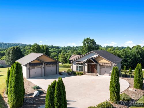 141 Round Top Cir, Mills River, NC, 28759-8606 | Card Image