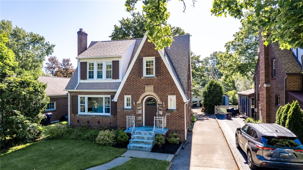 Carley Ave, Sharon, PA 16146