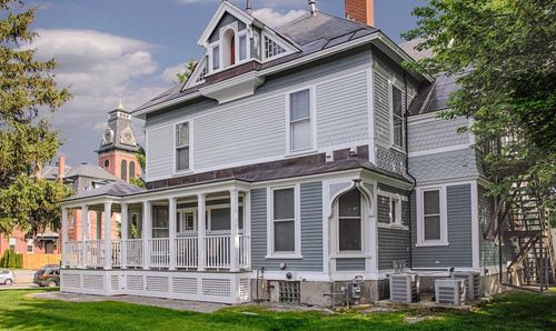 118 Ash St, Manchester, NH, 03104-4345 | Card Image