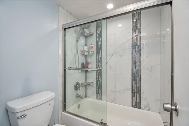 APT-207 - 9410 Tangerine Pl, Condo with 2 bedrooms, 2 bathrooms and null parking in Davie FL | Image 16