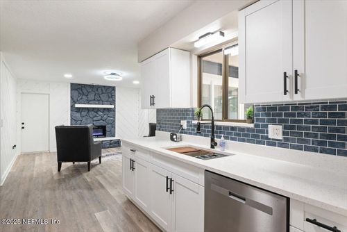 6695 Arrowroot Dr, JACKSONVILLE, FL, 32244-6048 | Card Image