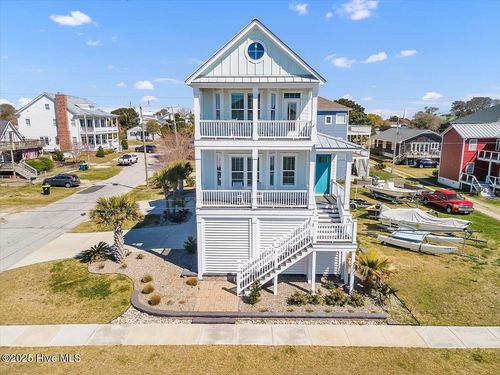 209 S 11th St, Morehead City, NC, 28557-4107 | Card Image