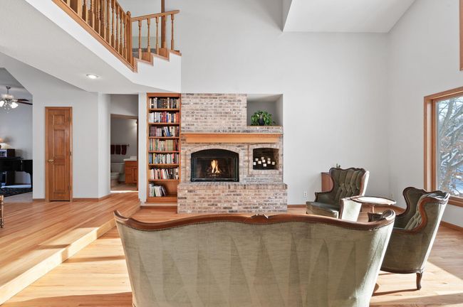 Find a good book on the custom built-in bookshelf and cozy up to the gas fireplace on cold winter evenings. | Image 6