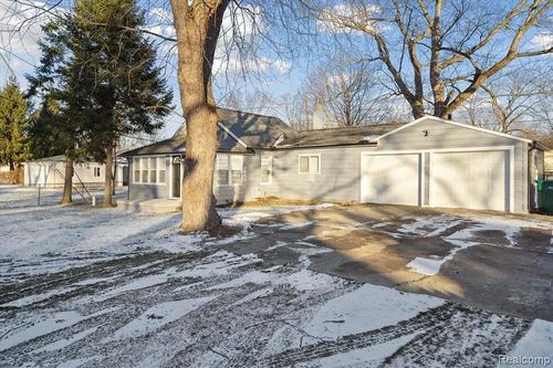 3575 Knollview Ave, West Bloomfield, MI, 48324-2635 | Card Image