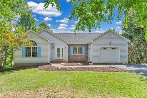 141 Chestnut Creek Dr, Hardy, VA, 24101-2601 | Card Image