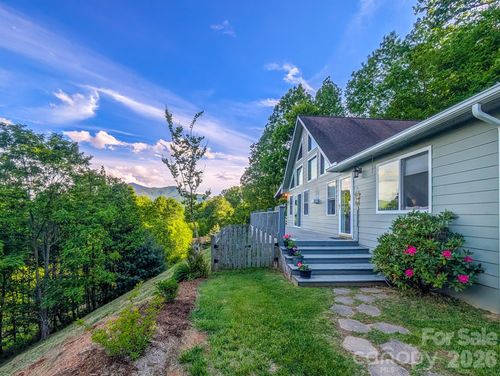 305 Majestic Mountain Dr, Burnsville, NC, 28714-4568 | Card Image