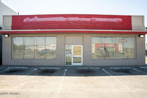 717 W 1st St, Wapato, WA, 98951-1152 | Card Image