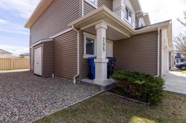 8 - 205 Silkstone Rd W, Townhouse with 3 bedrooms, 2 bathrooms and 2 parking in Lethbridge AB | Image 35