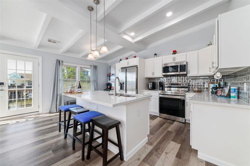 196 Barracuda St, Bayou Vista, TX, 77563-2506 | Card Image