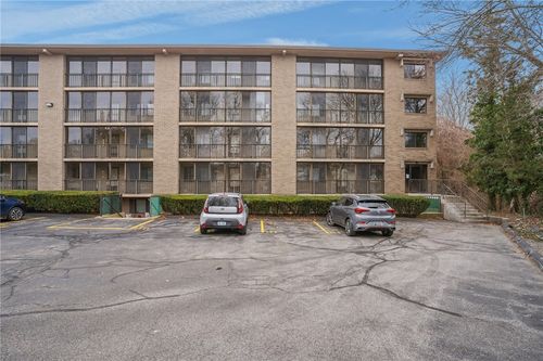 b5-650 E Greenwich Ave, West Warwick, RI, 02893-2367 | Card Image