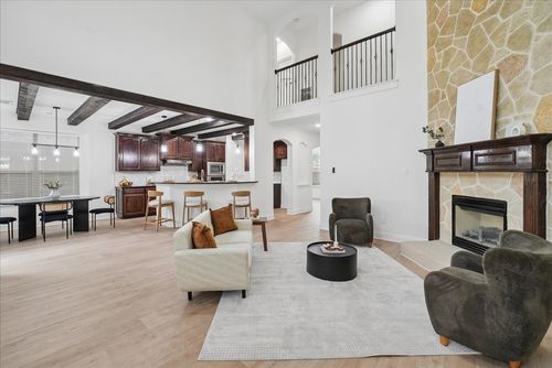 2407 Laguna Ln, Arlington, TX, 76012-5446 | Card Image