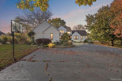 8793 Webster Hills Rd, Dexter, MI, 48130-9683 | Card Image