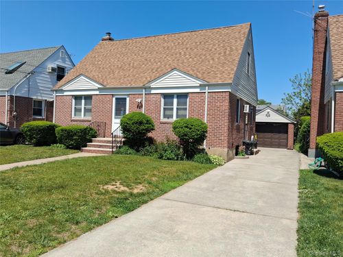 76-37 271st St, New Hyde Park, NY, 11040-1421 | Card Image